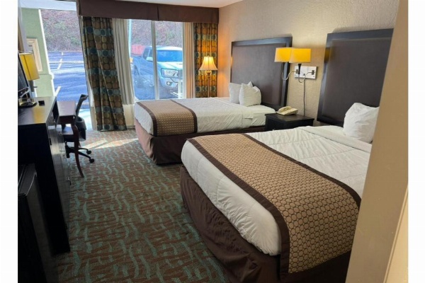 OYO Hotel Harriman image 25
